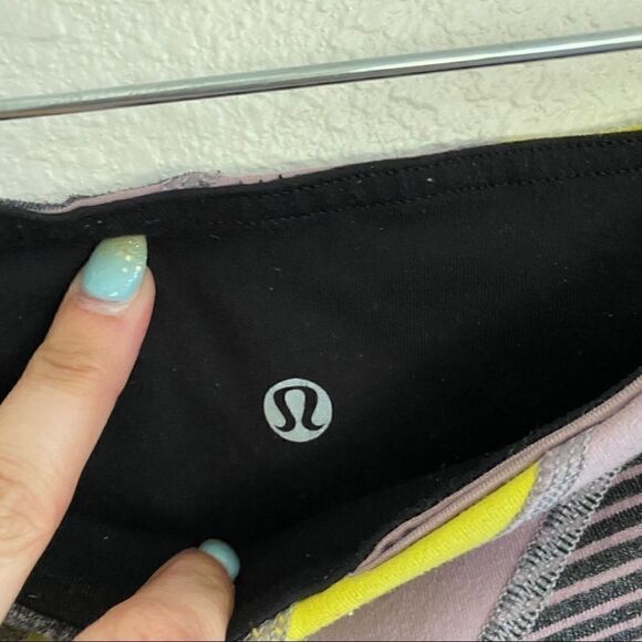 Lululemon wunder under full luon crop reversible black/fa14 quilt 4 Sz 6 - Picture 5 of 5